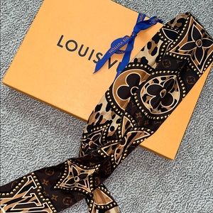 LV WORLD BANDEAU Head/Bag Scarf 🤎